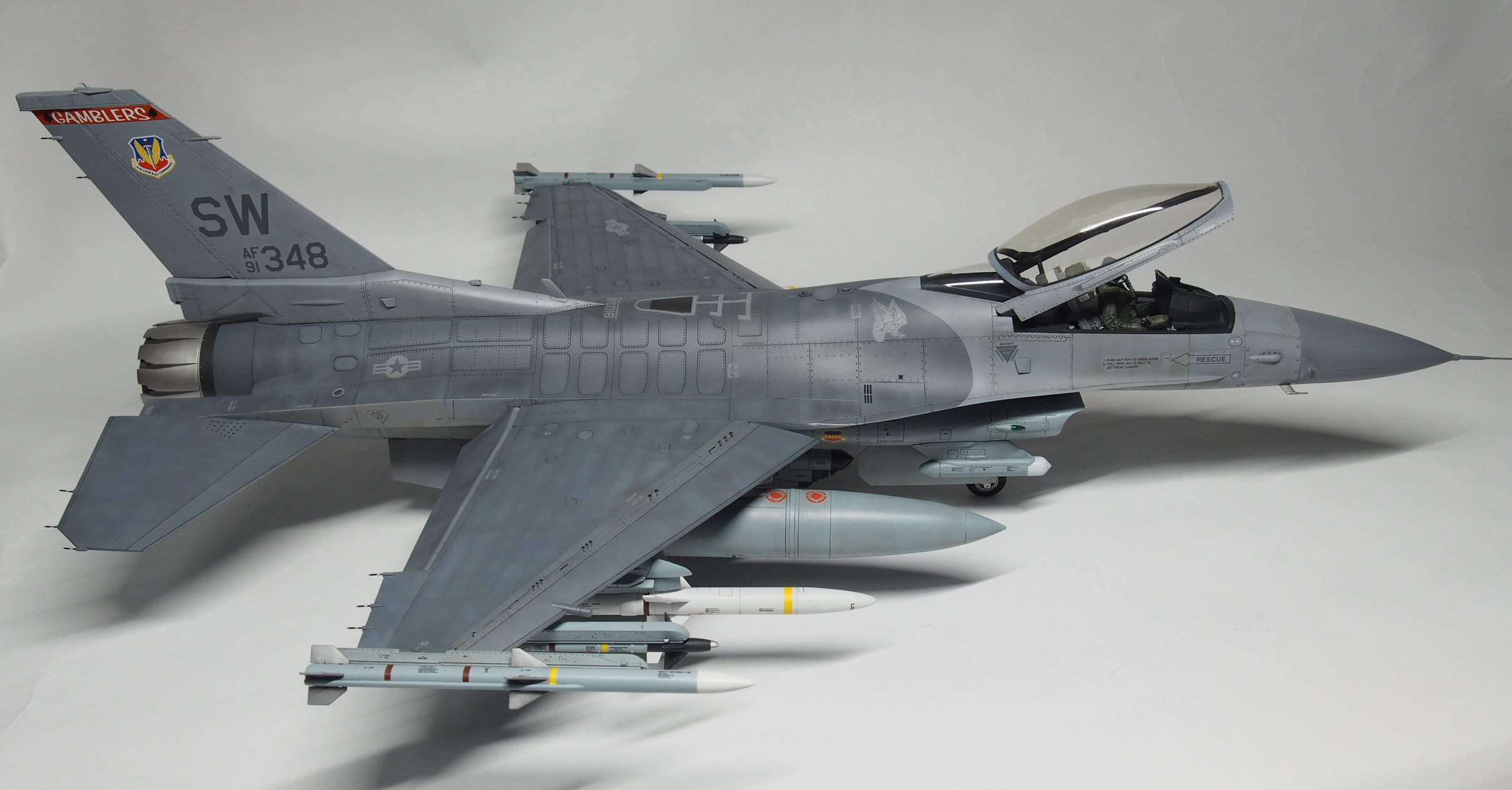 タミヤ 1/32 F-16CJ | JUNSANのミニチュア航空博物館